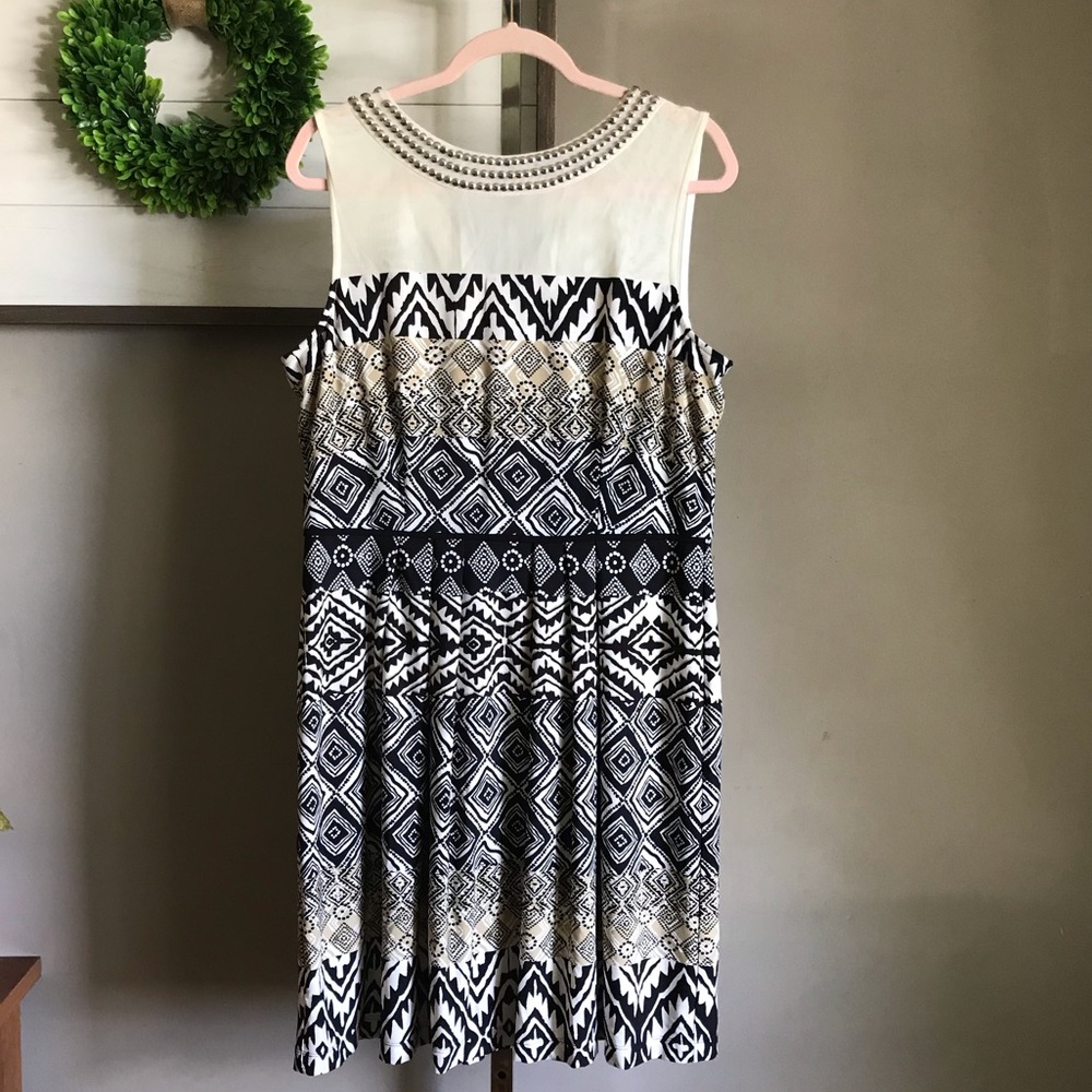 Roz & Ali sleeveless pleated dress